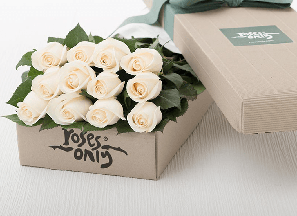 12 White Cream Roses Gift Box