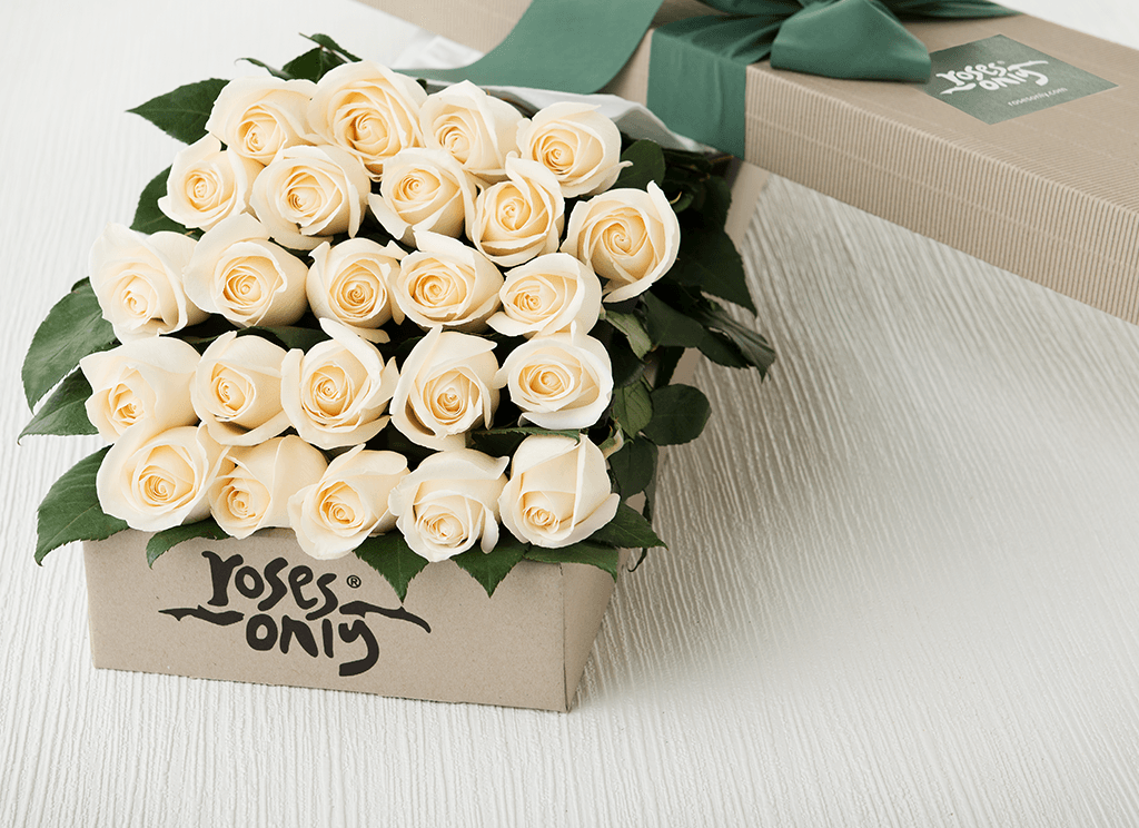 Valentine Flowers 24 White Cream Roses Gift Box